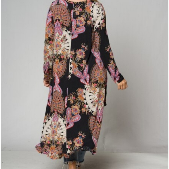 Black Floral Medallion Hi/Lo Ruffled hem Tunic - Picture 4 of 4